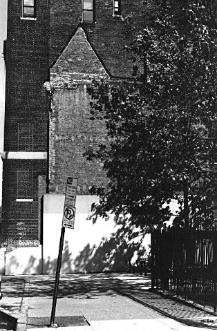 70th St. © 1999 wrg